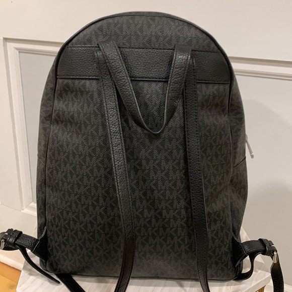 Michael Kors Large Jet Set Signature Logo Travel Backpack EUC - Picture 6 of 17